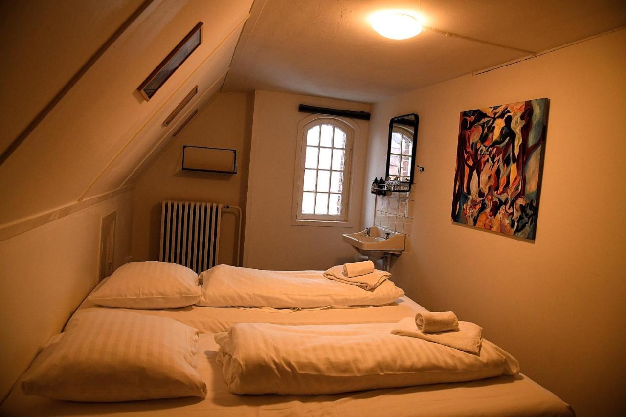 リーベ Den Gamle Arrest Bed & Breakfast エクステリア 写真