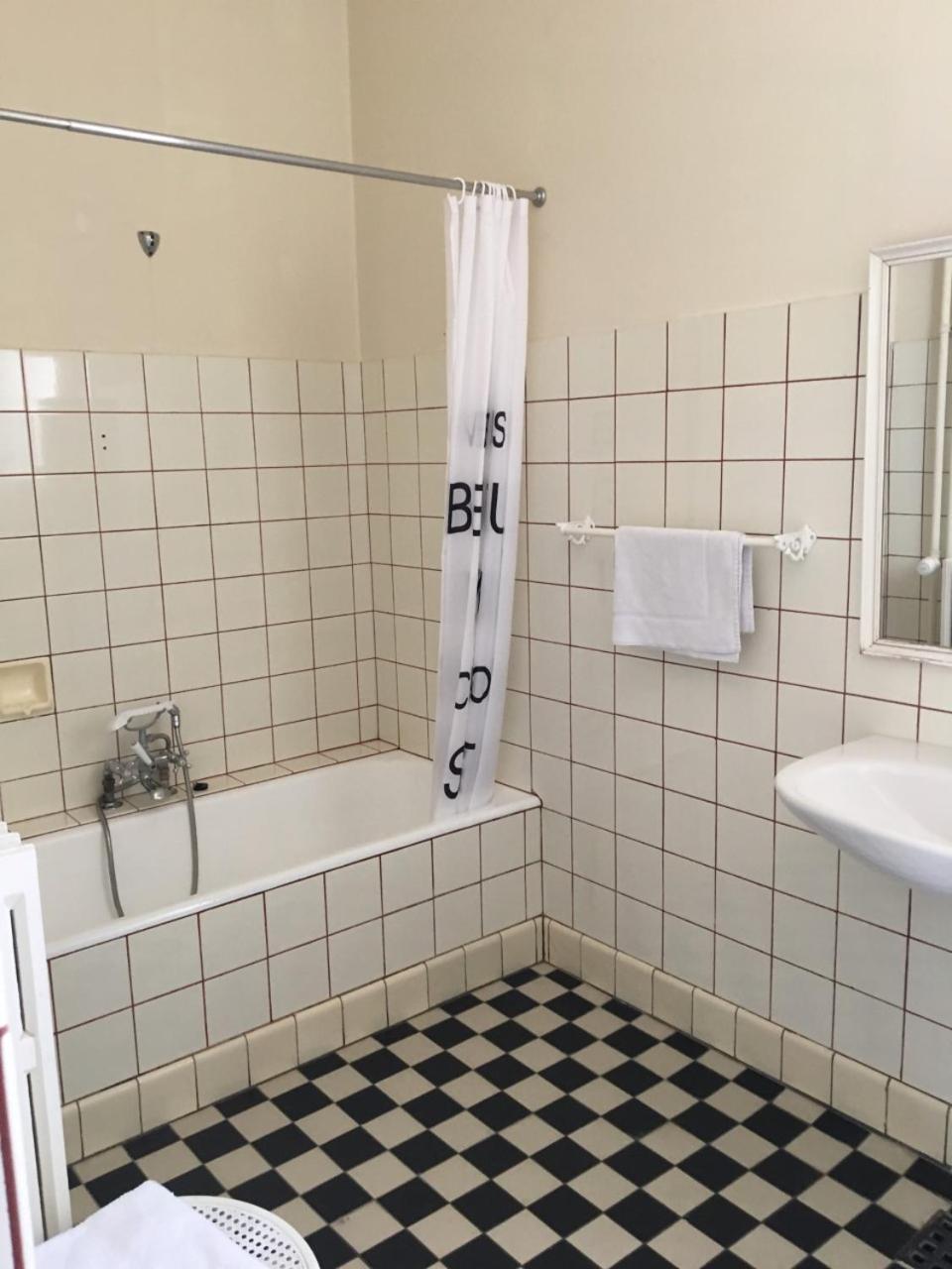 リーベ Den Gamle Arrest Bed & Breakfast エクステリア 写真