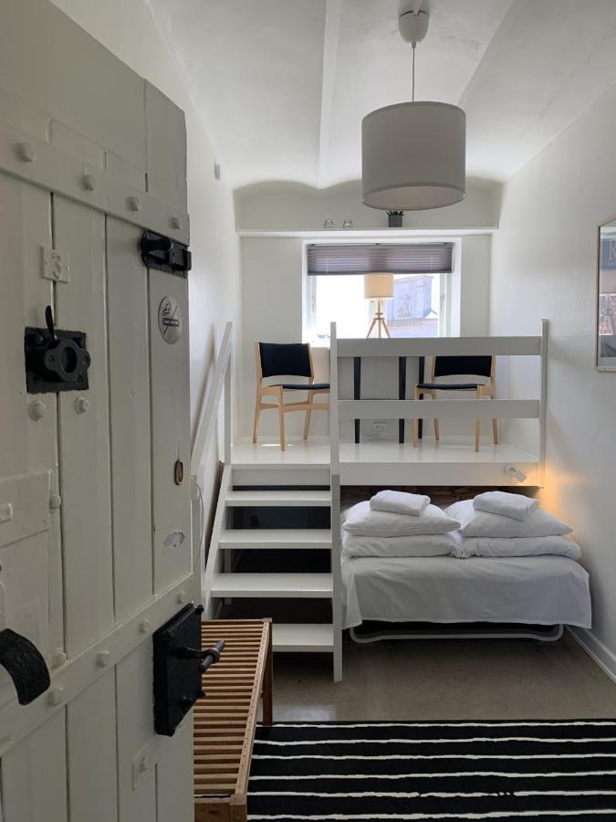 リーベ Den Gamle Arrest Bed & Breakfast エクステリア 写真