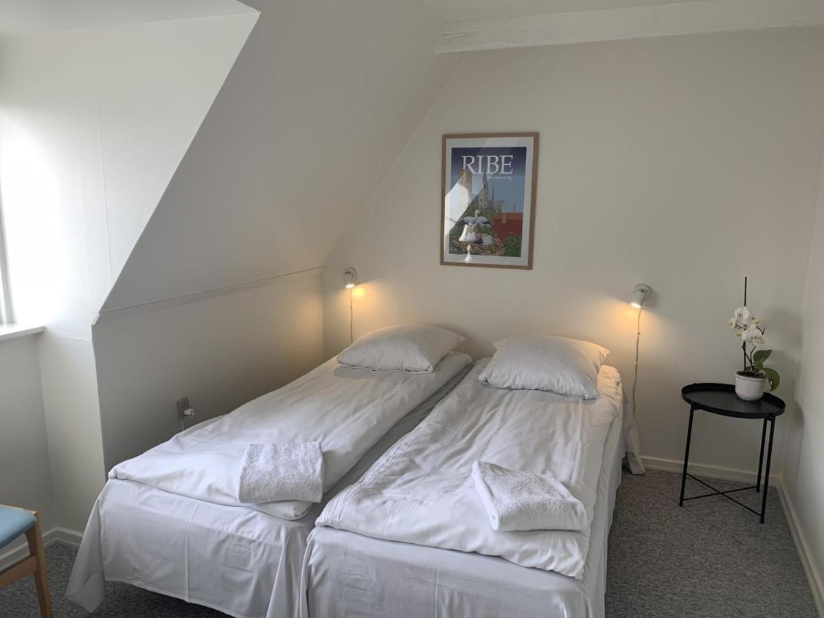 リーベ Den Gamle Arrest Bed & Breakfast エクステリア 写真