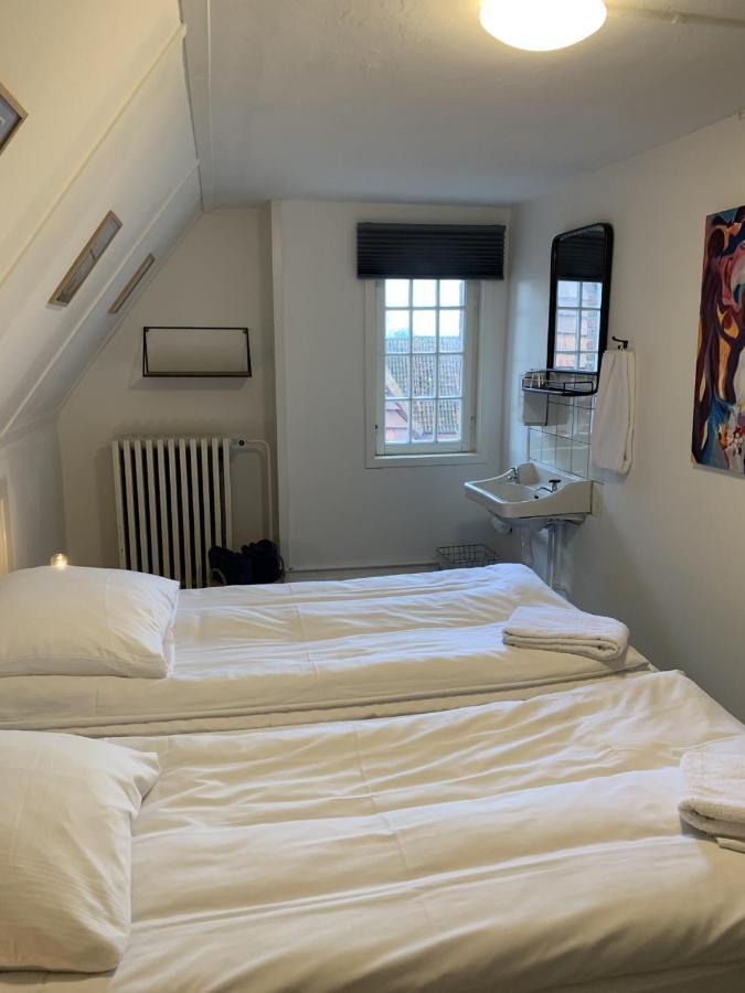 リーベ Den Gamle Arrest Bed & Breakfast エクステリア 写真