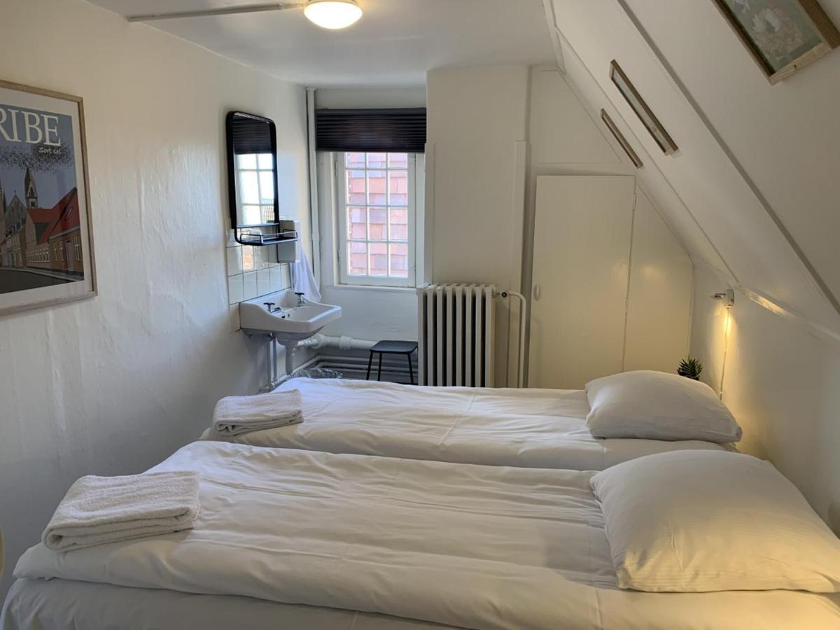 リーベ Den Gamle Arrest Bed & Breakfast エクステリア 写真