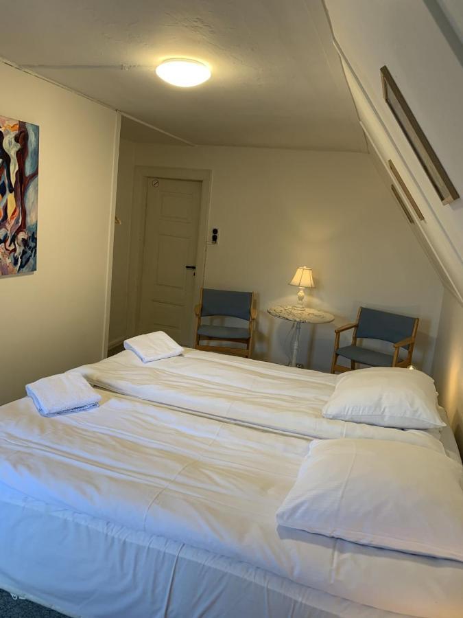リーベ Den Gamle Arrest Bed & Breakfast エクステリア 写真