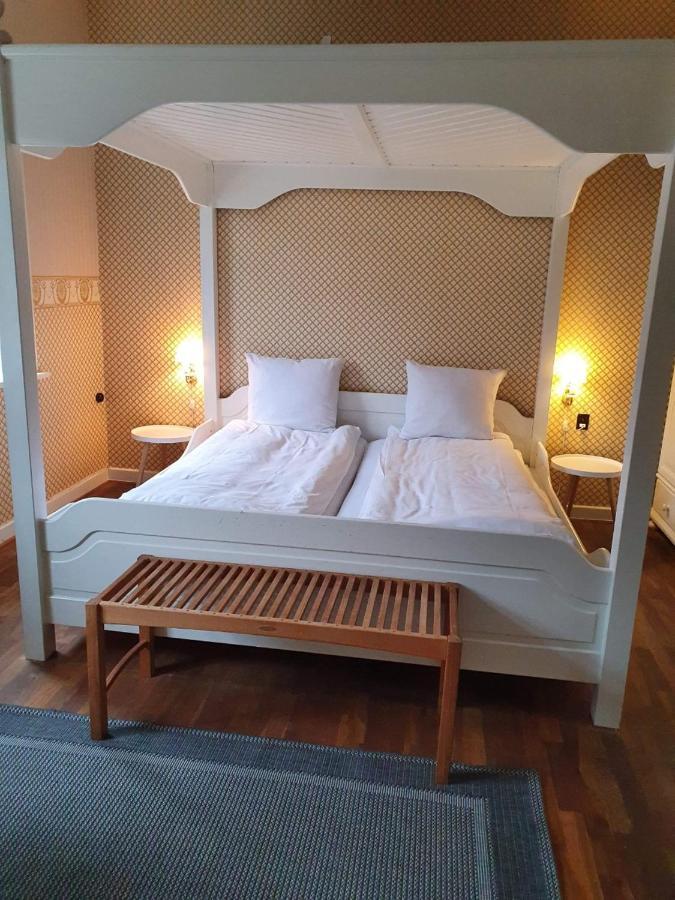 リーベ Den Gamle Arrest Bed & Breakfast エクステリア 写真